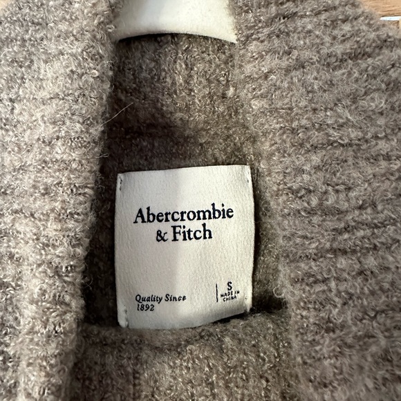 ABERCROMBIE Sweater - Picture 3 of 3
